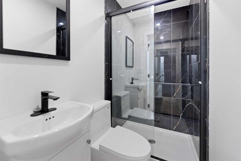 434 Harvest Grove Place Ne, Calgary, AB - Indoor Photo Showing Bathroom