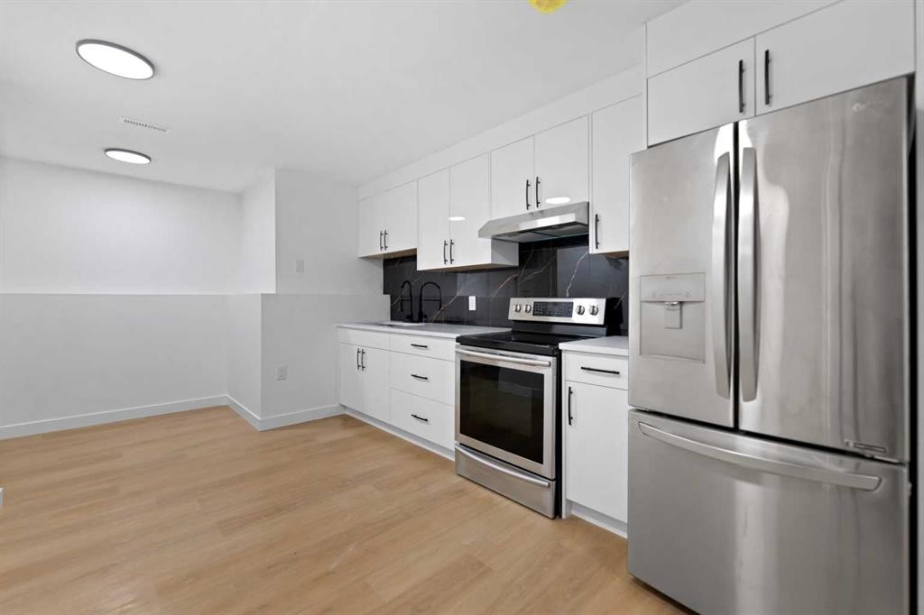 434 Harvest Grove Place Ne, Calgary, AB - Indoor Photo Showing Kitchen