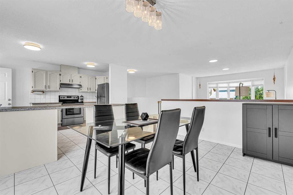 6716 37 Avenue Ne, Calgary, AB - Indoor
