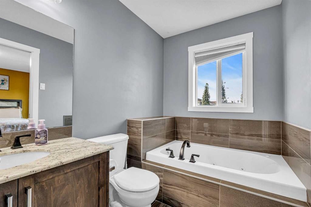 1444 Legacy Circle Se, Calgary, AB - Indoor Photo Showing Bathroom