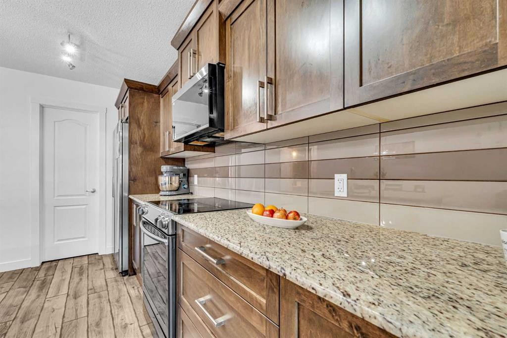 1444 Legacy Circle Se, Calgary, AB - Indoor Photo Showing Kitchen