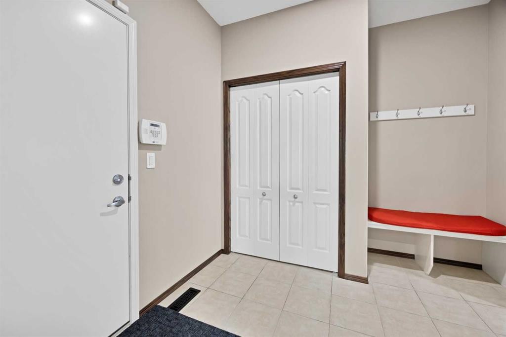 799 New Brighton Drive Se, Calgary, AB - Indoor Photo Showing Other Room
