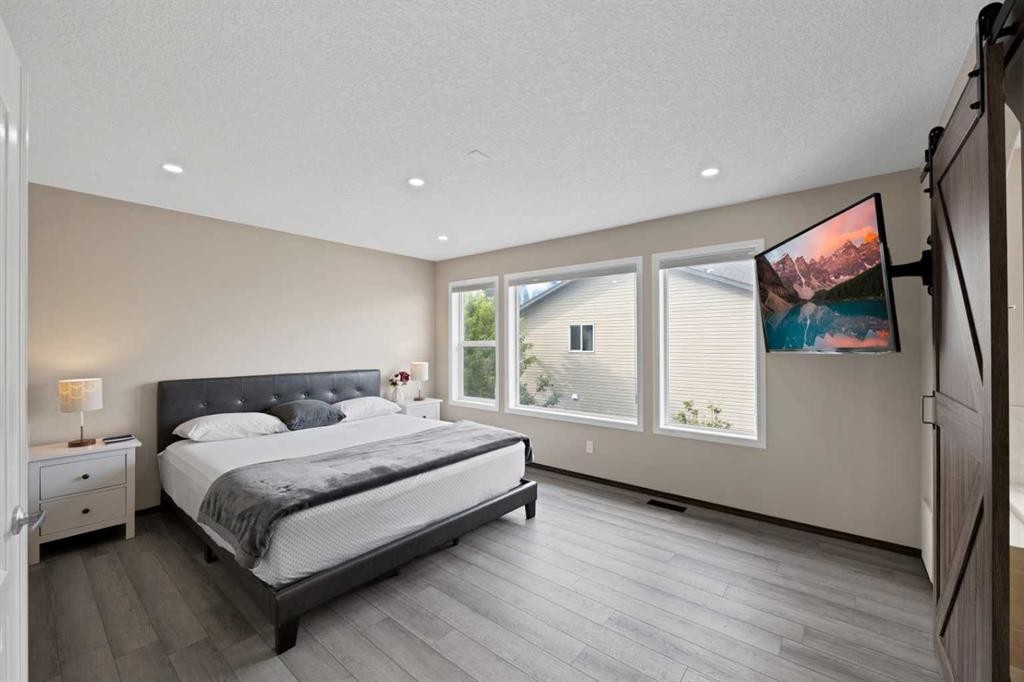 799 New Brighton Drive Se, Calgary, AB - Indoor Photo Showing Bedroom