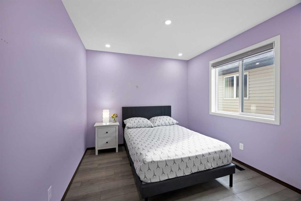 799 New Brighton Drive Se, Calgary, AB - Indoor Photo Showing Bedroom