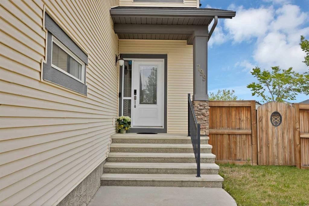 799 New Brighton Drive Se, Calgary, AB - Outdoor With Exterior