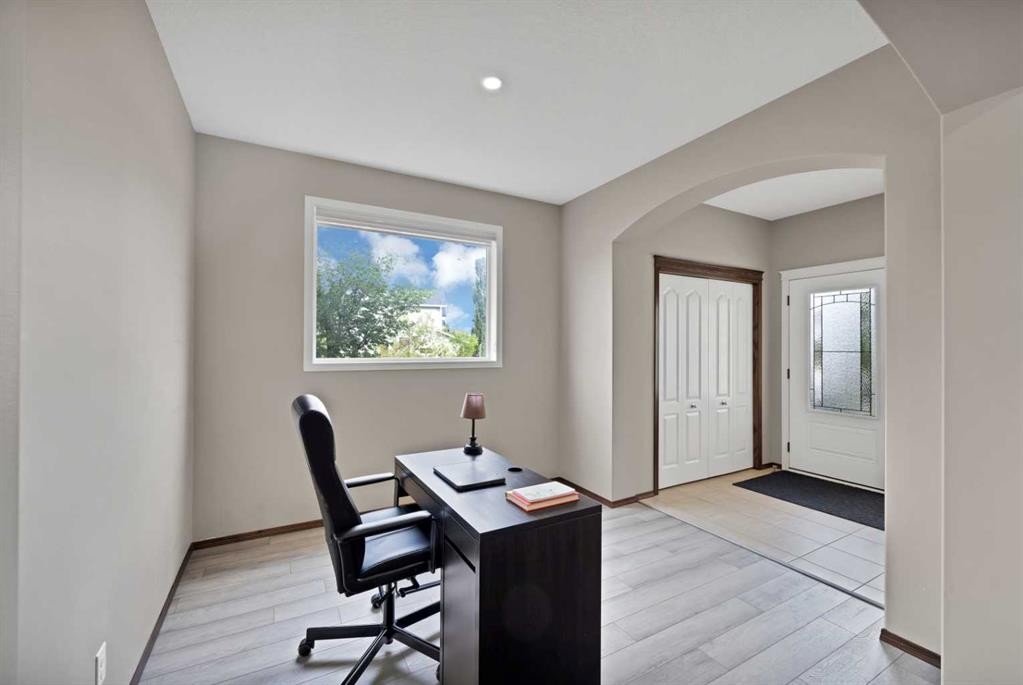 799 New Brighton Drive Se, Calgary, AB - Indoor Photo Showing Office