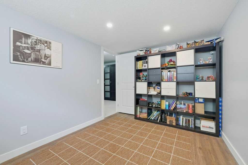 27 Jumping Pound Terrace, Cochrane, AB - Indoor Photo Showing Other Room