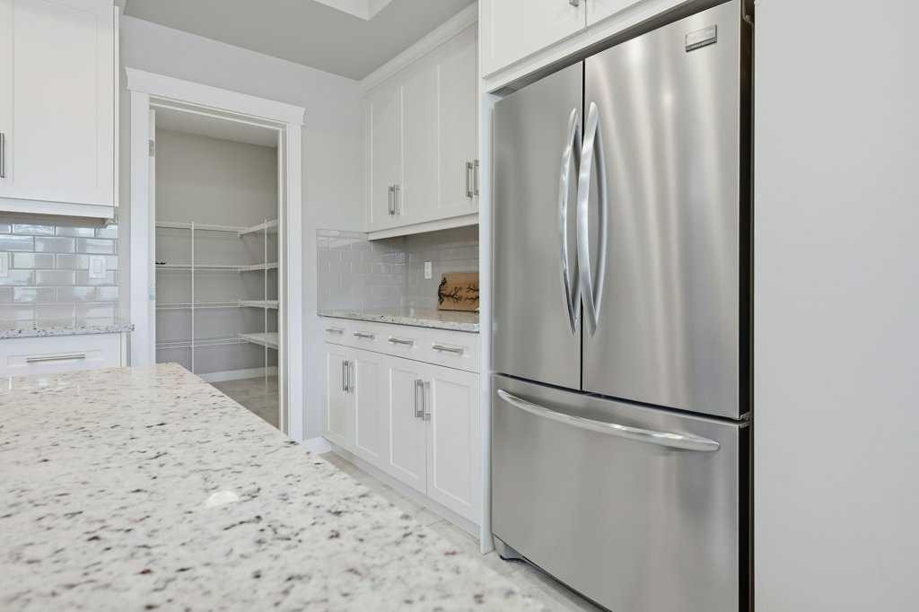 27 Jumping Pound Terrace, Cochrane, AB - Indoor Photo Showing Kitchen