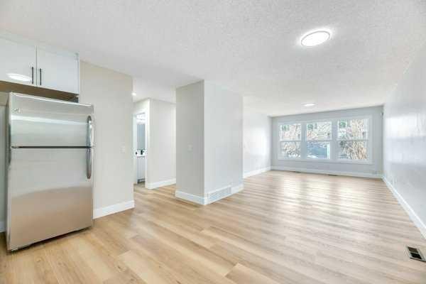 8-75 Templemont Way Ne, Calgary, AB - Indoor