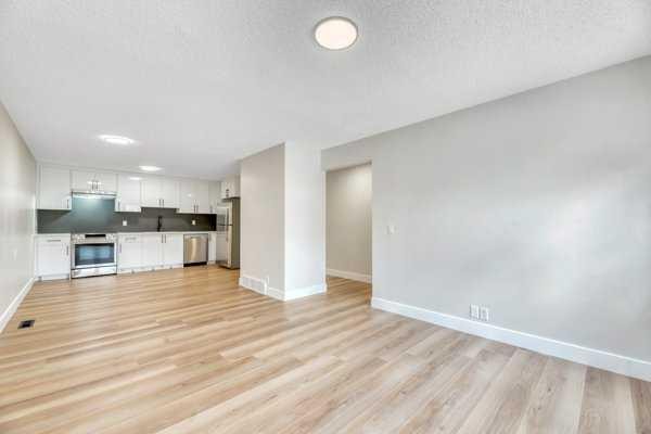 8-75 Templemont Way Ne, Calgary, AB - Indoor