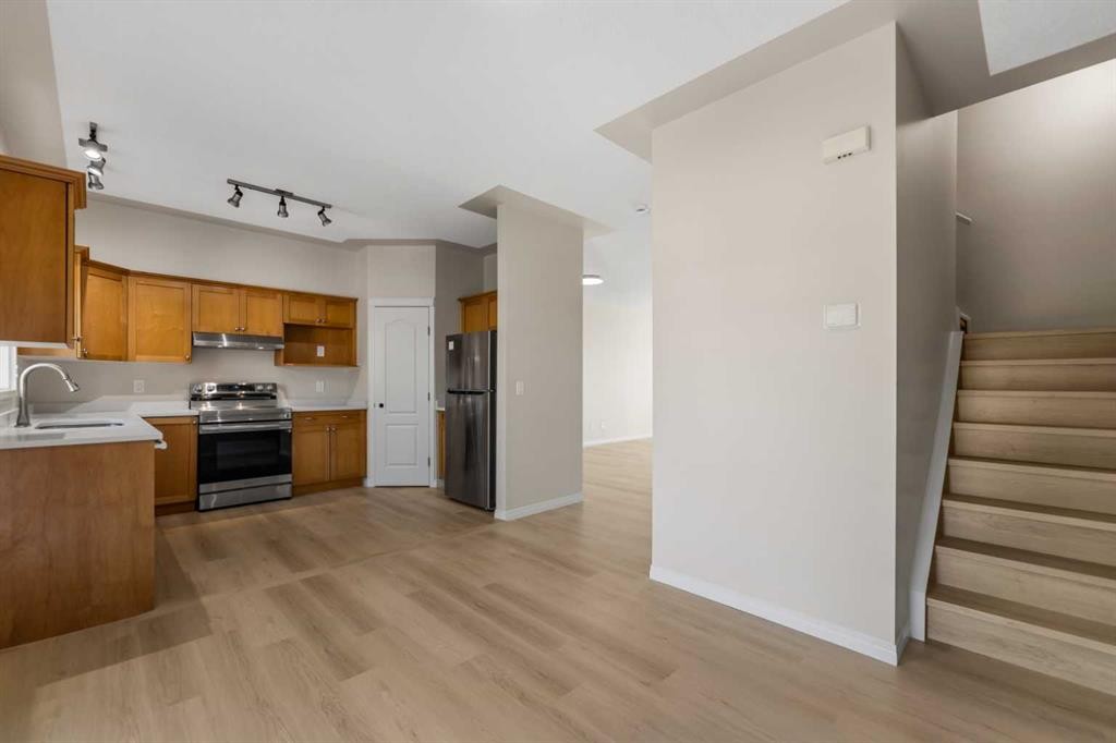 116 Country Hills Gardens Nw, Calgary, AB - Indoor Photo Showing Kitchen