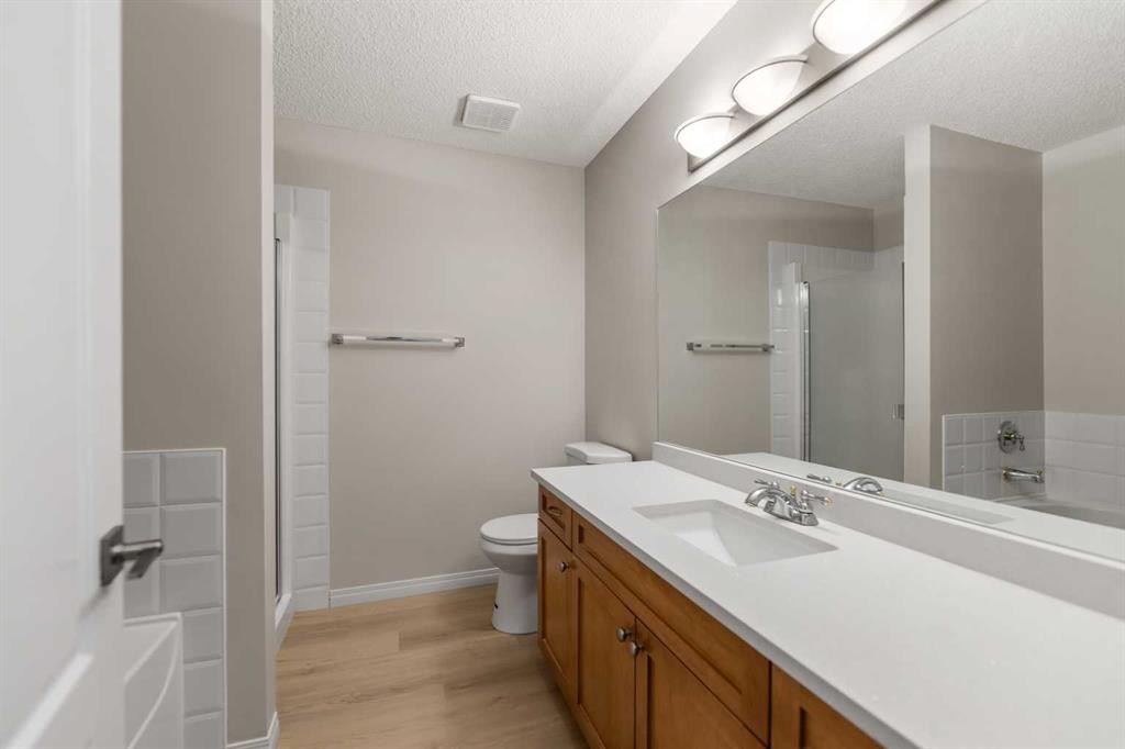 116 Country Hills Gardens Nw, Calgary, AB - Indoor Photo Showing Bathroom