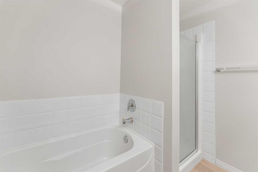 116 Country Hills Gardens Nw, Calgary, AB - Indoor Photo Showing Bathroom