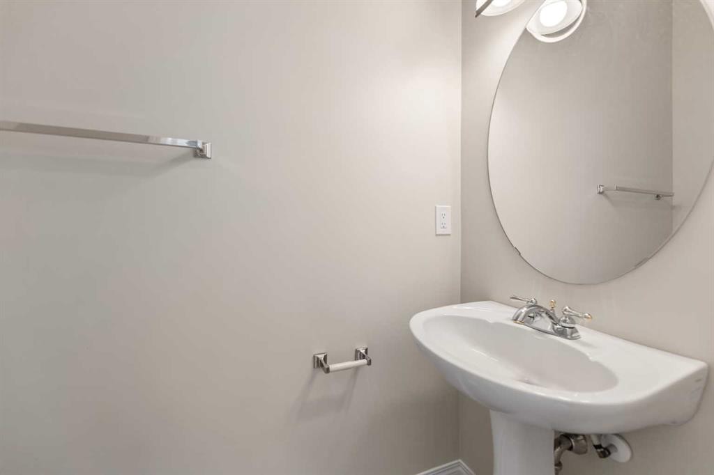 116 Country Hills Gardens Nw, Calgary, AB - Indoor Photo Showing Bathroom