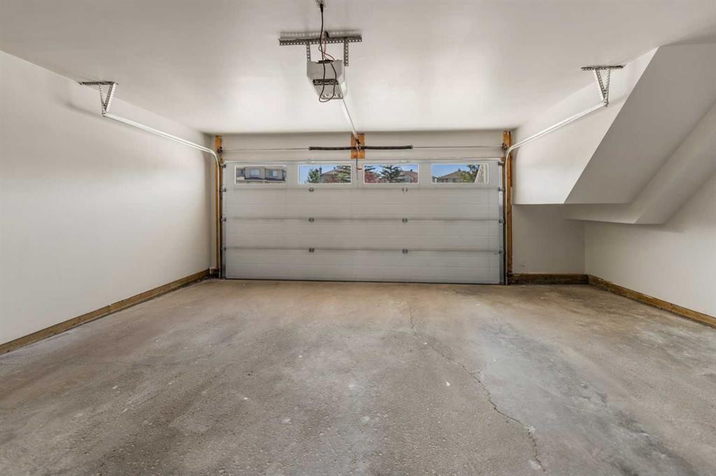 116 Country Hills Gardens Nw, Calgary, AB - Indoor Photo Showing Garage