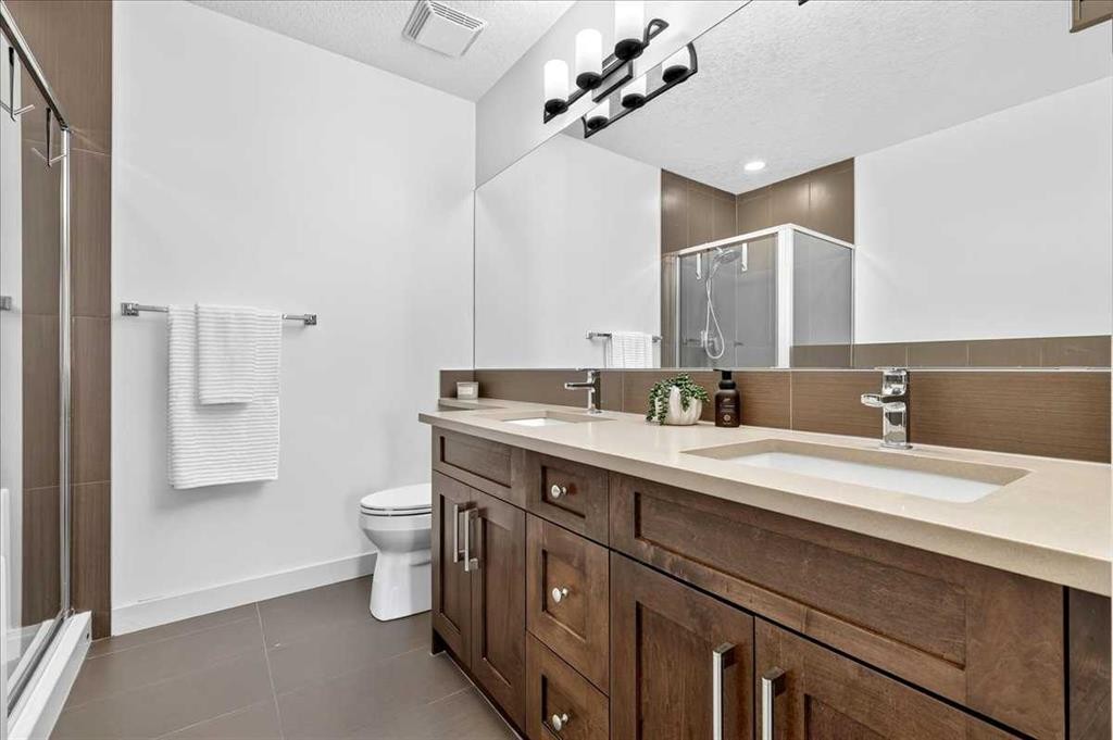 5301-522 Cranford Drive Se, Calgary, AB - Indoor Photo Showing Bathroom