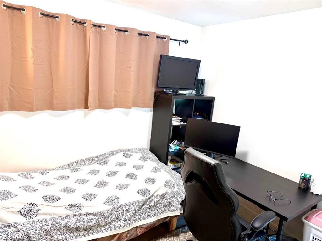 21 Cawder Drive Nw, Calgary, AB - Indoor Photo Showing Office