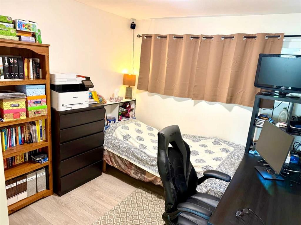 21 Cawder Drive Nw, Calgary, AB - Indoor Photo Showing Office