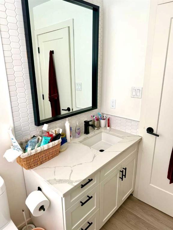21 Cawder Drive Nw, Calgary, AB - Indoor Photo Showing Bathroom