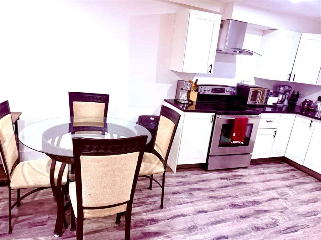 21 Cawder Drive Nw, Calgary, AB - Indoor Photo Showing Other Room
