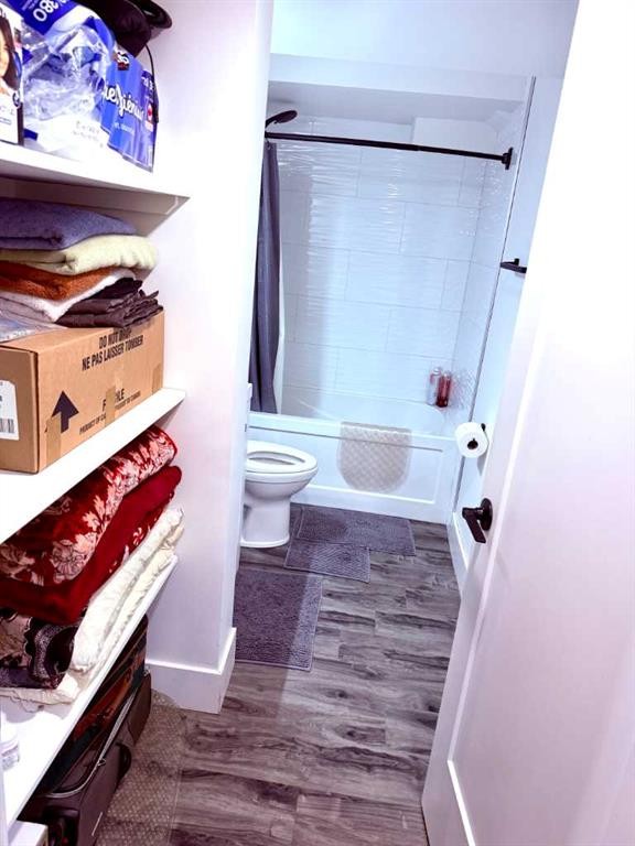 21 Cawder Drive Nw, Calgary, AB - Indoor Photo Showing Bathroom