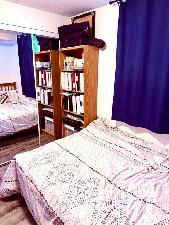 21 Cawder Drive Nw, Calgary, AB - Indoor Photo Showing Bedroom