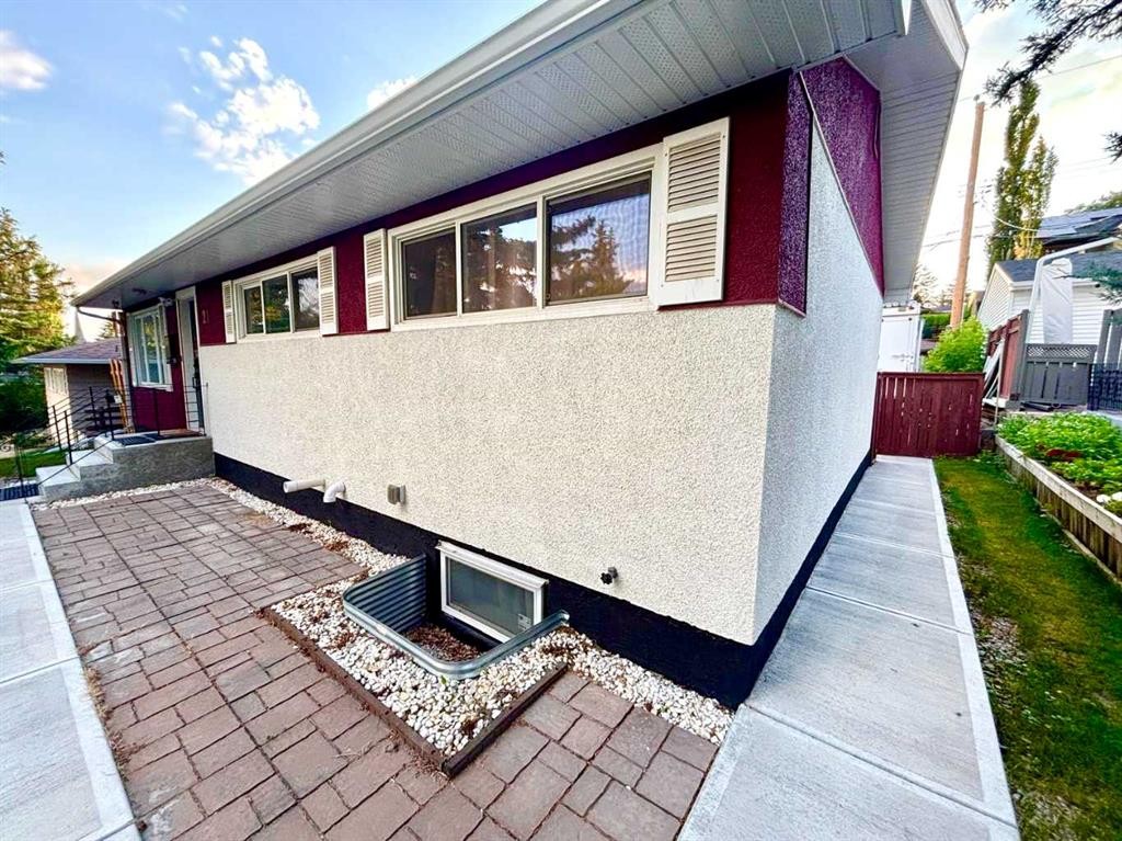 21 Cawder Drive Nw, Calgary, AB - Outdoor With Exterior