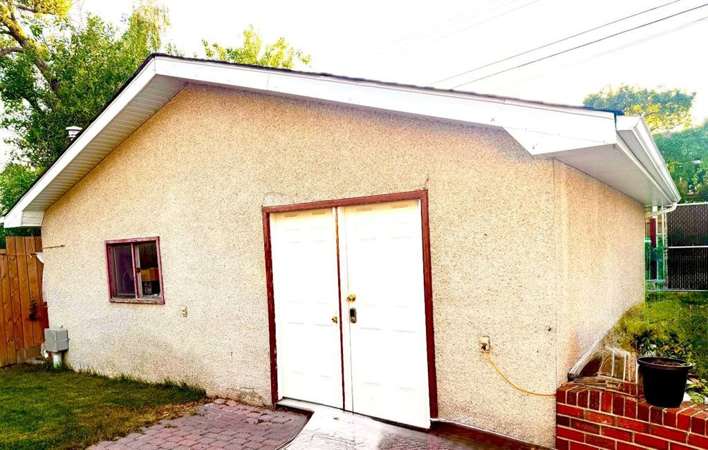 21 Cawder Drive Nw, Calgary, AB - Outdoor With Exterior