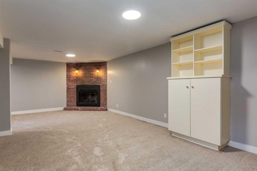 8 Hazelwood Crescent Sw, Calgary, AB - Indoor With Fireplace