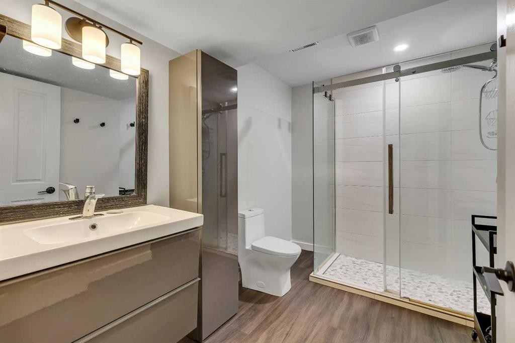 167 Valley Crest Close Nw, Calgary, AB - Indoor Photo Showing Bathroom