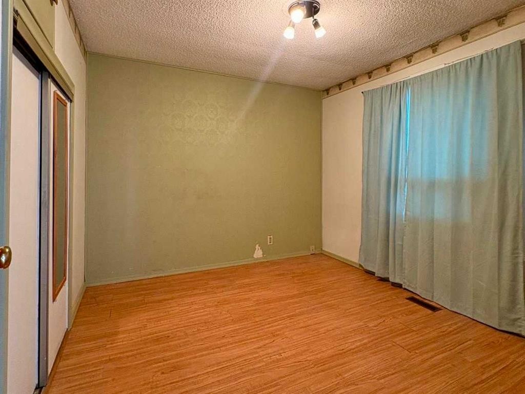 7939 47 Avenue Nw, Calgary, AB