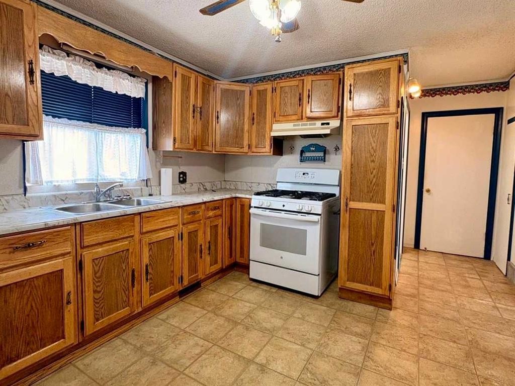 7939 47 Avenue Nw, Calgary, AB