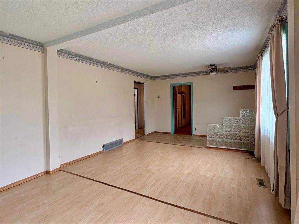 7939 47 Avenue Nw, Calgary, AB