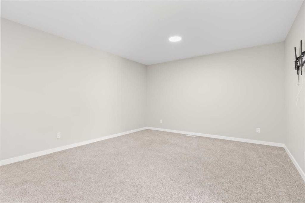 109 Mallard Grove Se, Calgary, AB - Indoor Photo Showing Other Room