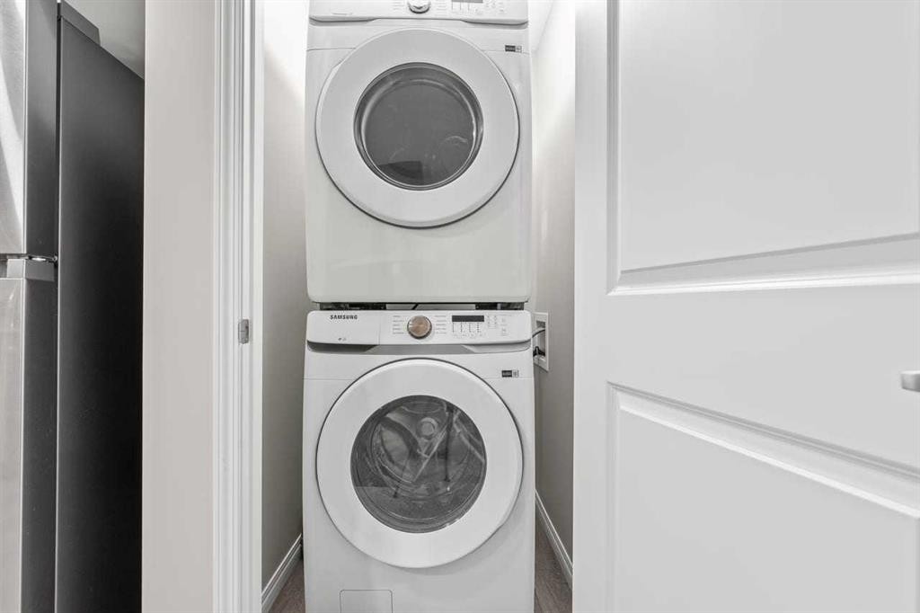 109 Mallard Grove Se, Calgary, AB - Indoor Photo Showing Laundry Room