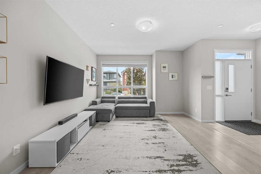38 Howse Row North, Calgary, AB - Indoor