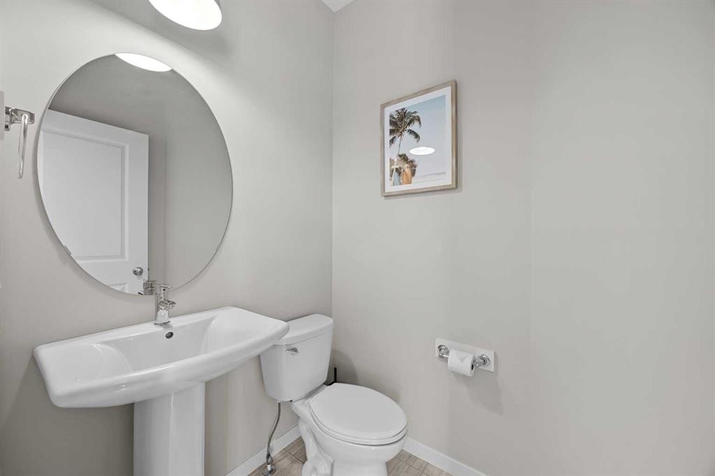 38 Howse Row North, Calgary, AB - Indoor Photo Showing Bathroom