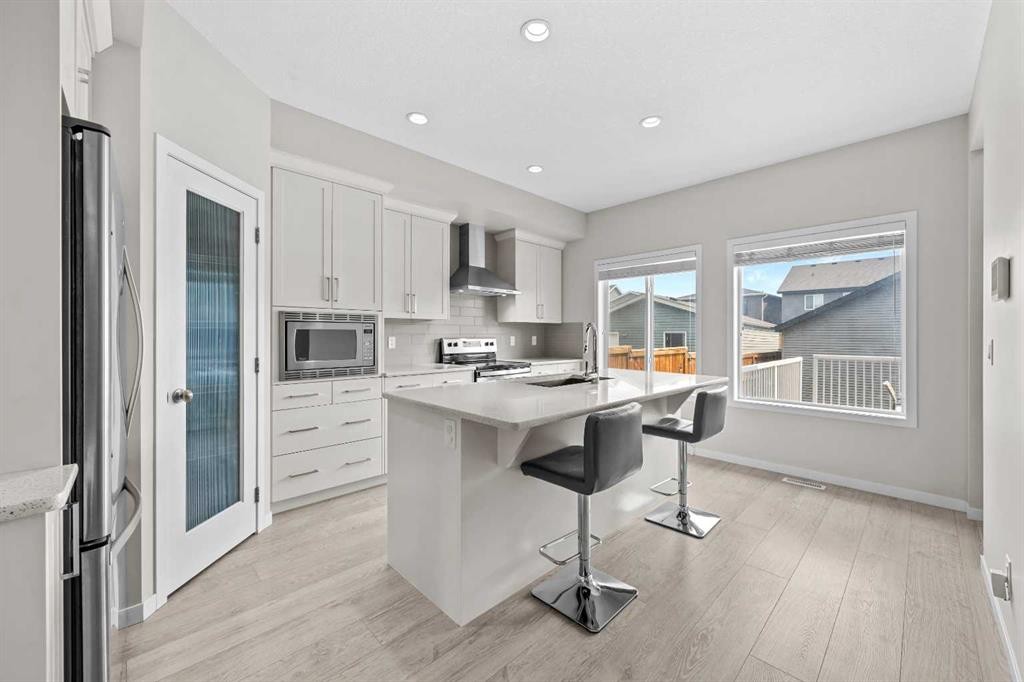 38 Howse Row North, Calgary, AB - Indoor Photo Showing Kitchen With Upgraded Kitchen
