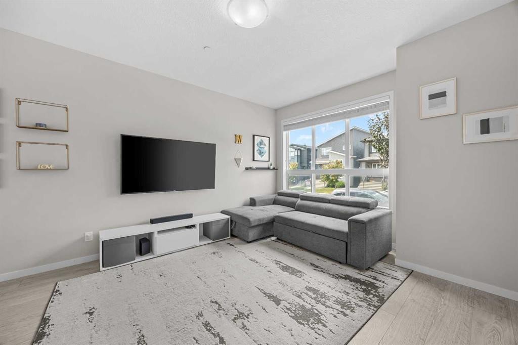 38 Howse Row North, Calgary, AB - Indoor Photo Showing Living Room