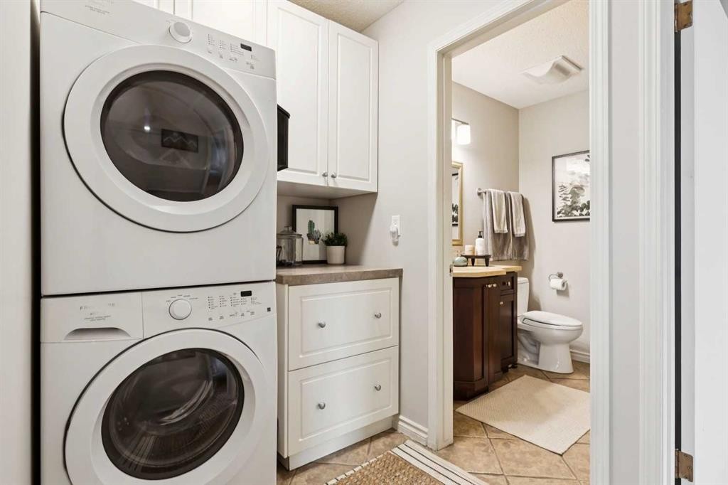16 Brenner Place Nw, Calgary, AB - Indoor Photo Showing Laundry Room
