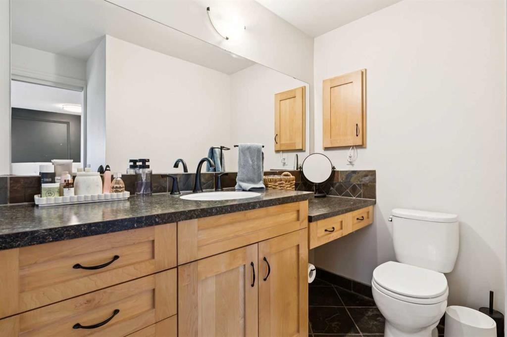16 Brenner Place Nw, Calgary, AB - Indoor Photo Showing Bathroom