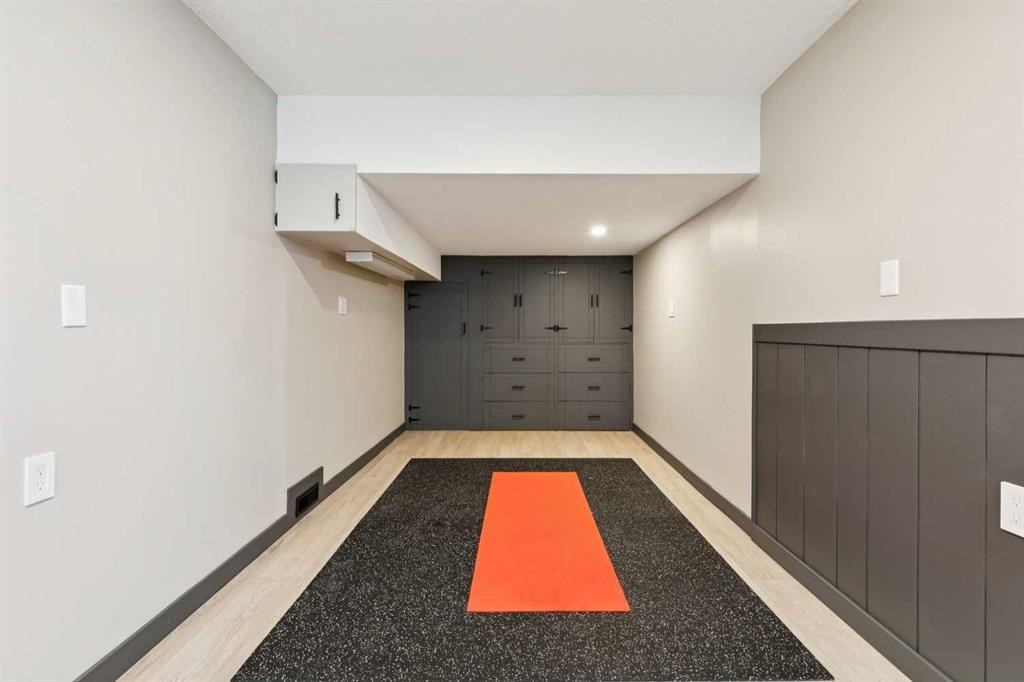 16 Brenner Place Nw, Calgary, AB - Indoor Photo Showing Other Room