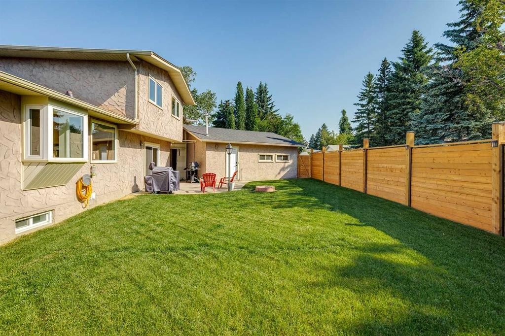 16 Brenner Place Nw, Calgary, AB - Outdoor
