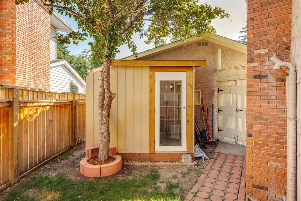 16 Brenner Place Nw, Calgary, AB - Outdoor With Exterior