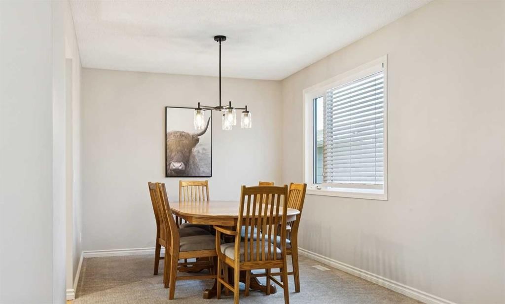 16 Brenner Place Nw, Calgary, AB - Indoor Photo Showing Dining Room