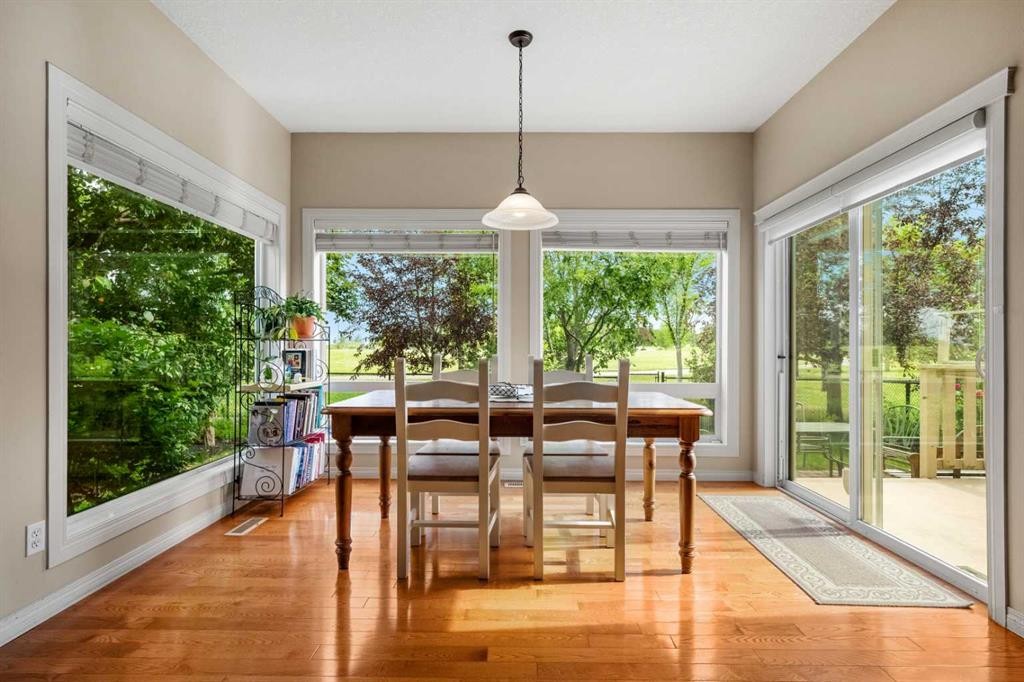 50 Springborough Crescent Sw, Calgary, AB - Indoor Photo Showing Dining Room