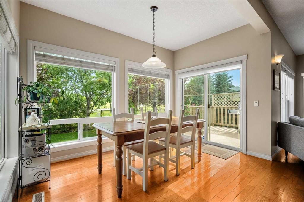 50 Springborough Crescent Sw, Calgary, AB - Indoor Photo Showing Dining Room