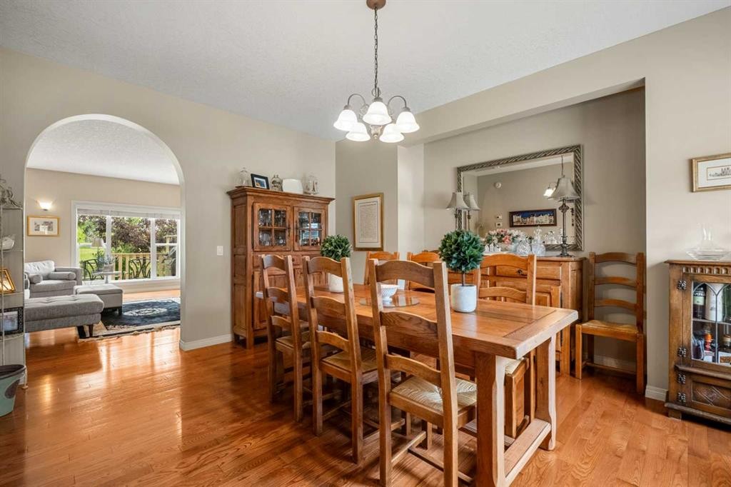 50 Springborough Crescent Sw, Calgary, AB - Indoor Photo Showing Dining Room