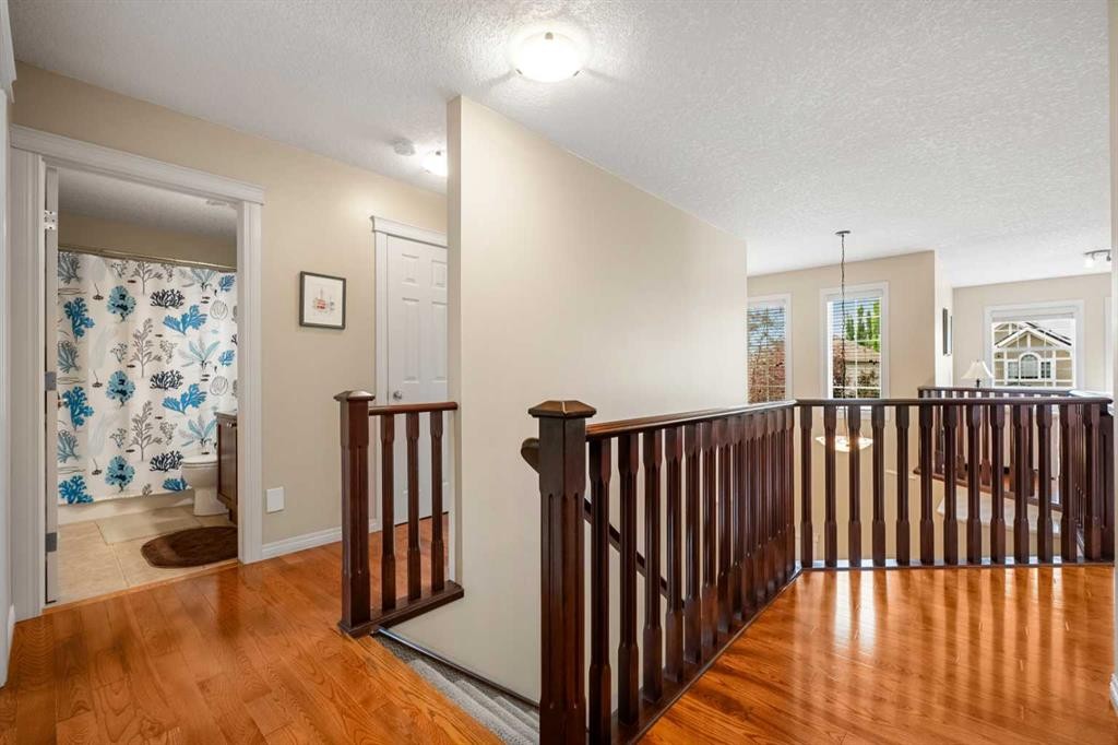 50 Springborough Crescent Sw, Calgary, AB - Indoor Photo Showing Other Room