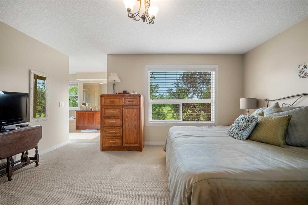 50 Springborough Crescent Sw, Calgary, AB - Indoor Photo Showing Bedroom
